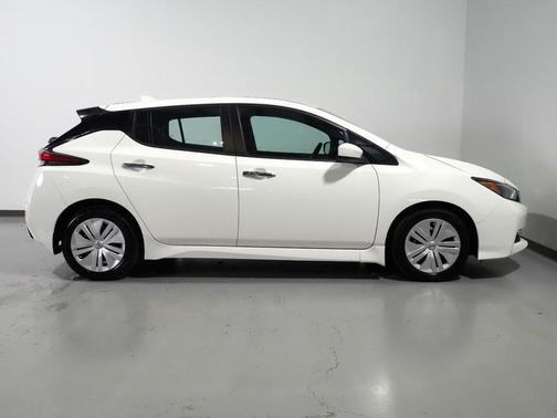 Glacier White 2021 Nissan Leaf S 40 kWh