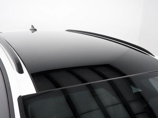 2023 Volkswagen ID.4 *PANORAMA GLASS ROOF, NAVIGATION, DIGITAL COCKPIT, ADAPTIVE CRUISE, SAFETY ALERTS, BACKUP-CAMERA, HEATED SEATS/STEERING, POWER LIFTGATE, WIRELESS CHARGING, ANDROID & APPLE