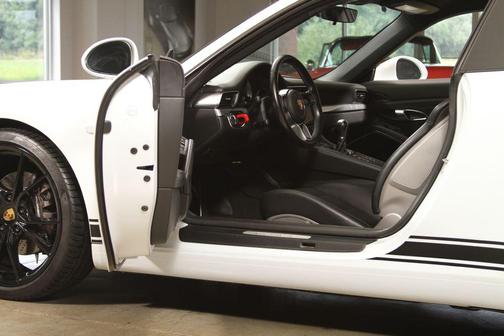 2017 Porsche 911 Carrera