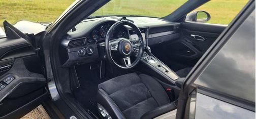 2018 Porsche 911 Carrera 4 GTS