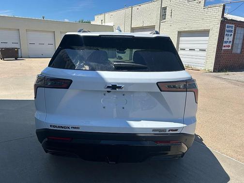PEARL WHITE 2026 Chevrolet Equinox AWD RS
