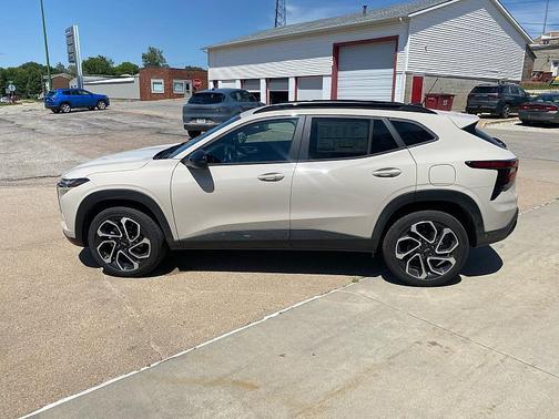 White Sands 2026 Chevrolet Trax FWD 2RS