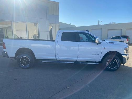 2026 RAM 3500 Laramie Crew Cab 4x4 8' Box