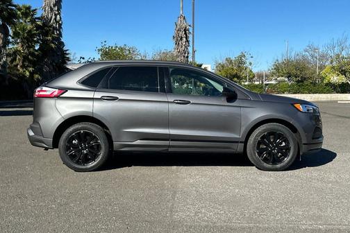 Carbonized Gray Metallic 2024 Ford Edge SE