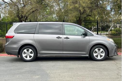 2019 Toyota Sienna SE