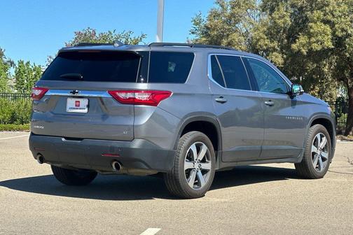 Satin Steel Metallic 2019 Chevrolet Traverse LT Leather