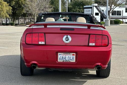 2005 Ford Mustang GT Premium