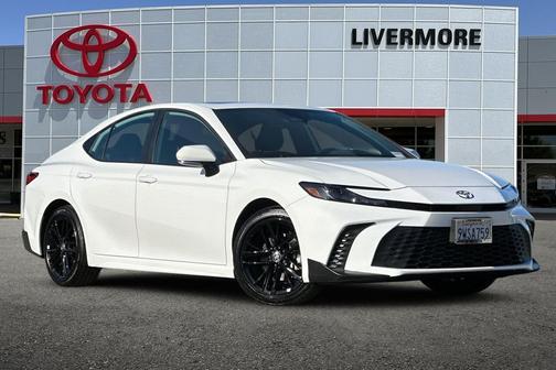 Ice 2026 Toyota Camry SE