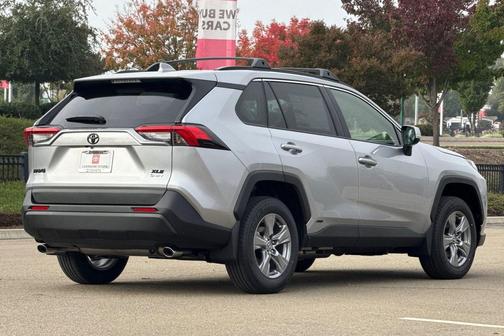2025 Toyota RAV4 Hybrid XLE