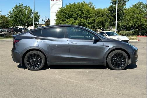 2021 Tesla Model Y Standard Range Rear-Wheel Drive