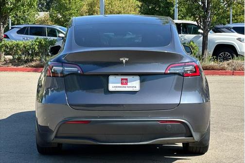 2021 Tesla Model Y Standard Range Rear-Wheel Drive