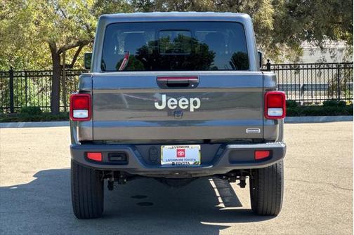 2023 Jeep Gladiator Overland
