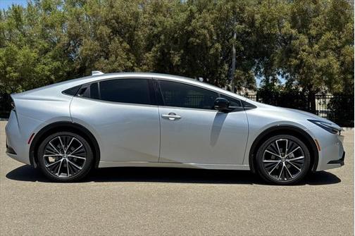2025 Toyota Prius XLE