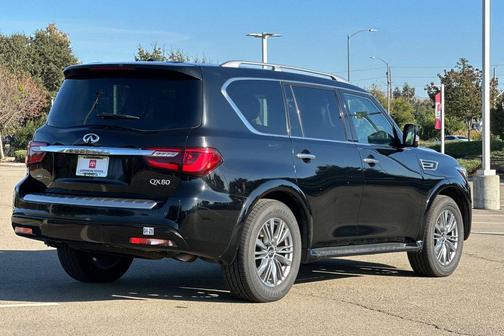 2022 INFINITI QX80 Luxe