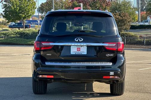 2022 INFINITI QX80 Luxe