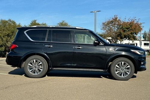 2022 INFINITI QX80 Luxe