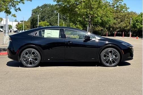 2025 Toyota Prius XLE