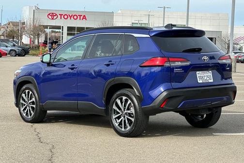 2025 Toyota Corolla Cross XLE