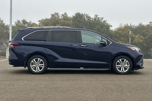2023 Toyota Sienna Platinum 7 Passenger