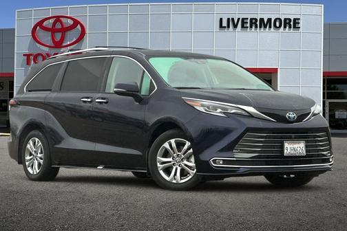 2023 Toyota Sienna Platinum 7 Passenger