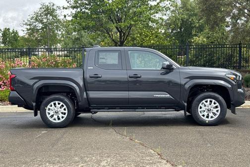 01l7 2026 Toyota Tacoma SR5