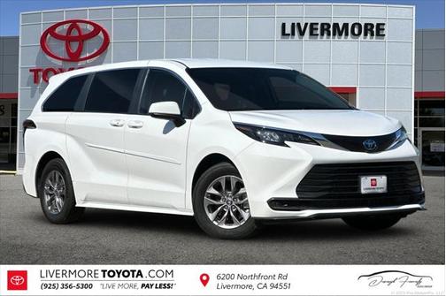2024 Toyota Sienna LE