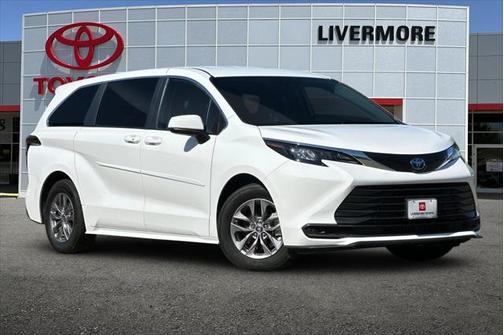 2024 Toyota Sienna LE