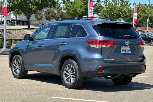 Shoreline Mist 2017 Toyota Highlander XLE