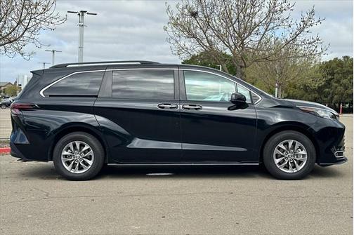 2023 Toyota Sienna XLE