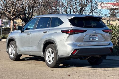 2025 Toyota Highlander LE