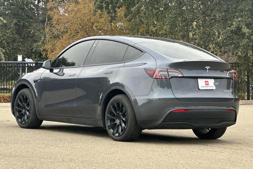 2022 Tesla Model Y Long Range Dual Motor All-Wheel Drive