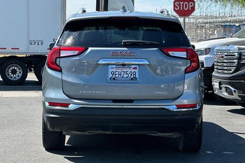 2023 GMC Terrain SLT