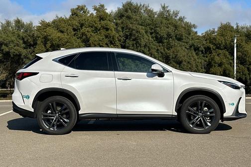 2025 Lexus NX 450h+ Luxury