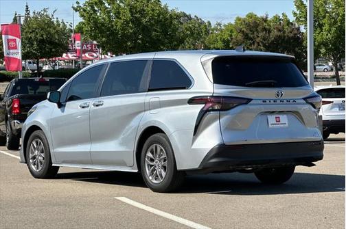 2023 Toyota Sienna XLE 7 Passenger