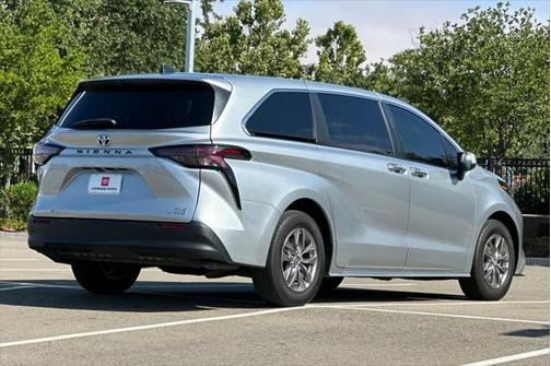 2023 Toyota Sienna XLE 7 Passenger