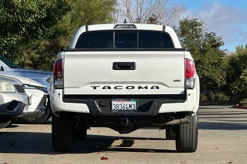 Super White 2016 Toyota Tacoma Limited