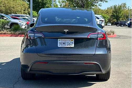 2025 Tesla Model Y Long Range Dual Motor All-Wheel Drive