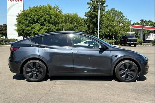 2025 Tesla Model Y Long Range Dual Motor All-Wheel Drive