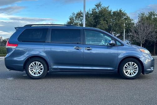 2013 Toyota Sienna XLE