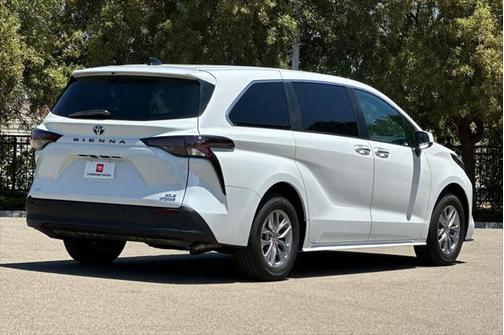 2024 Toyota Sienna XLE 7 Passenger