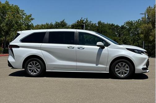 2024 Toyota Sienna XLE 7 Passenger