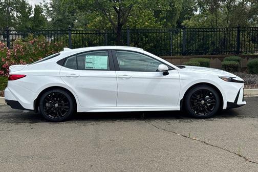Ice Cap 2026 Toyota Camry SE