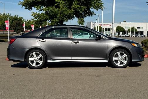 Magnetic Gray Metallic 2013 Toyota Camry SE