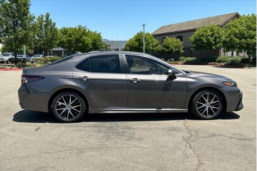 2024 Toyota Camry Hybrid SE