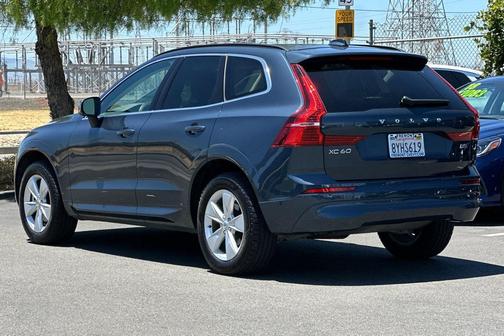 2022 Volvo XC60 B5 Momentum