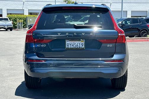 2022 Volvo XC60 B5 Momentum