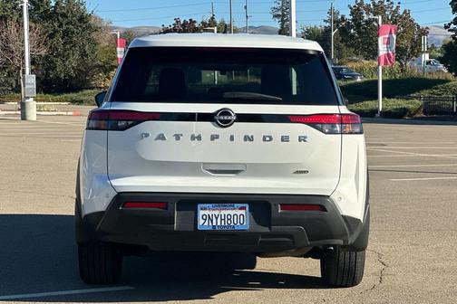 2024 Nissan Pathfinder S 4WD