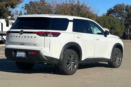 2024 Nissan Pathfinder S 4WD