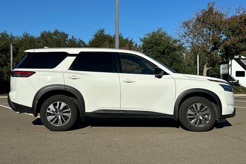 2024 Nissan Pathfinder S 4WD