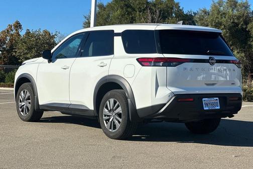 2024 Nissan Pathfinder S 4WD